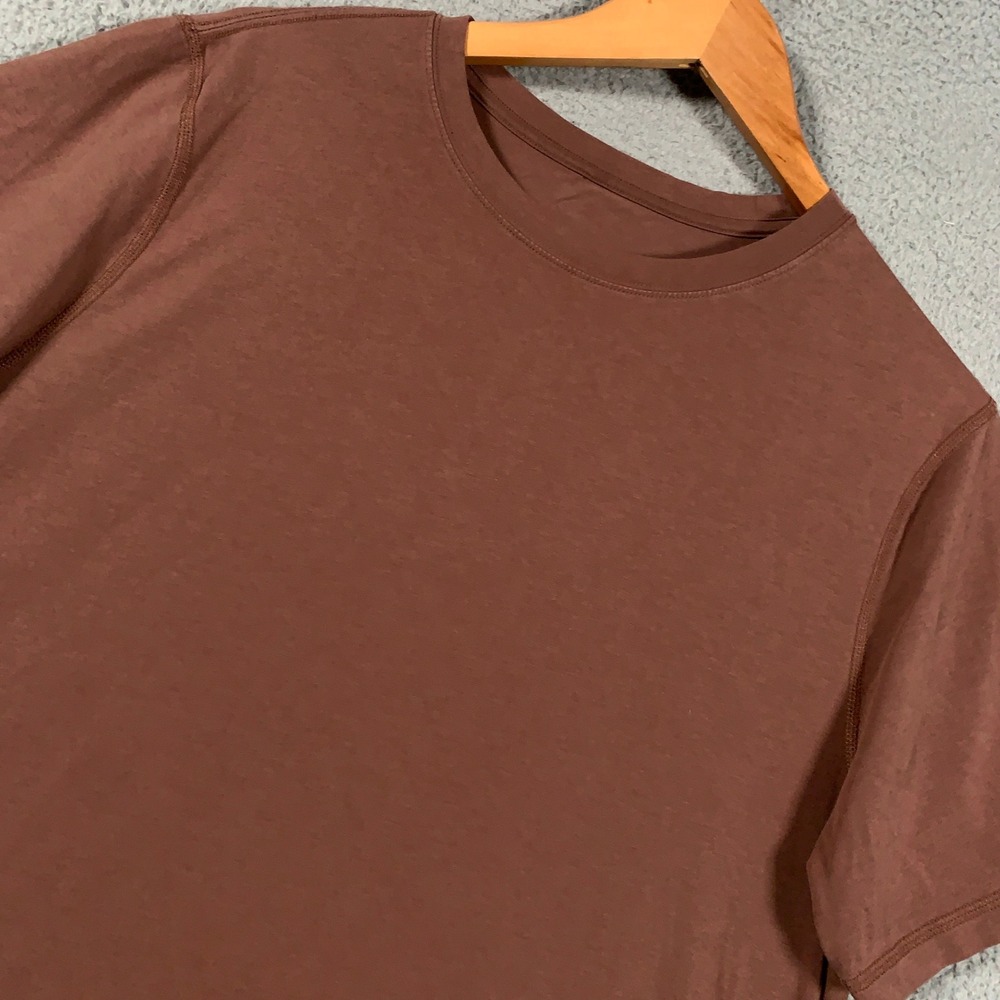 Vuori Tuvalu Tee T-Shirt Mens Large L Brown Short Sleeve Crew Performance Active